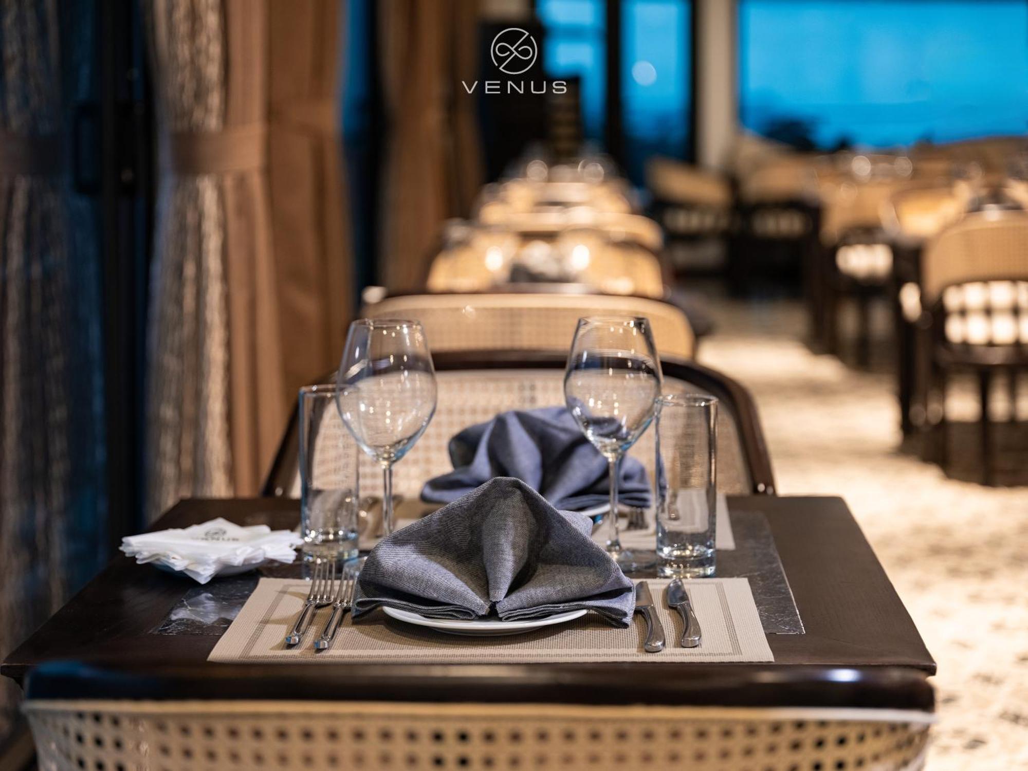 Venus Halong Cruises  Халонг