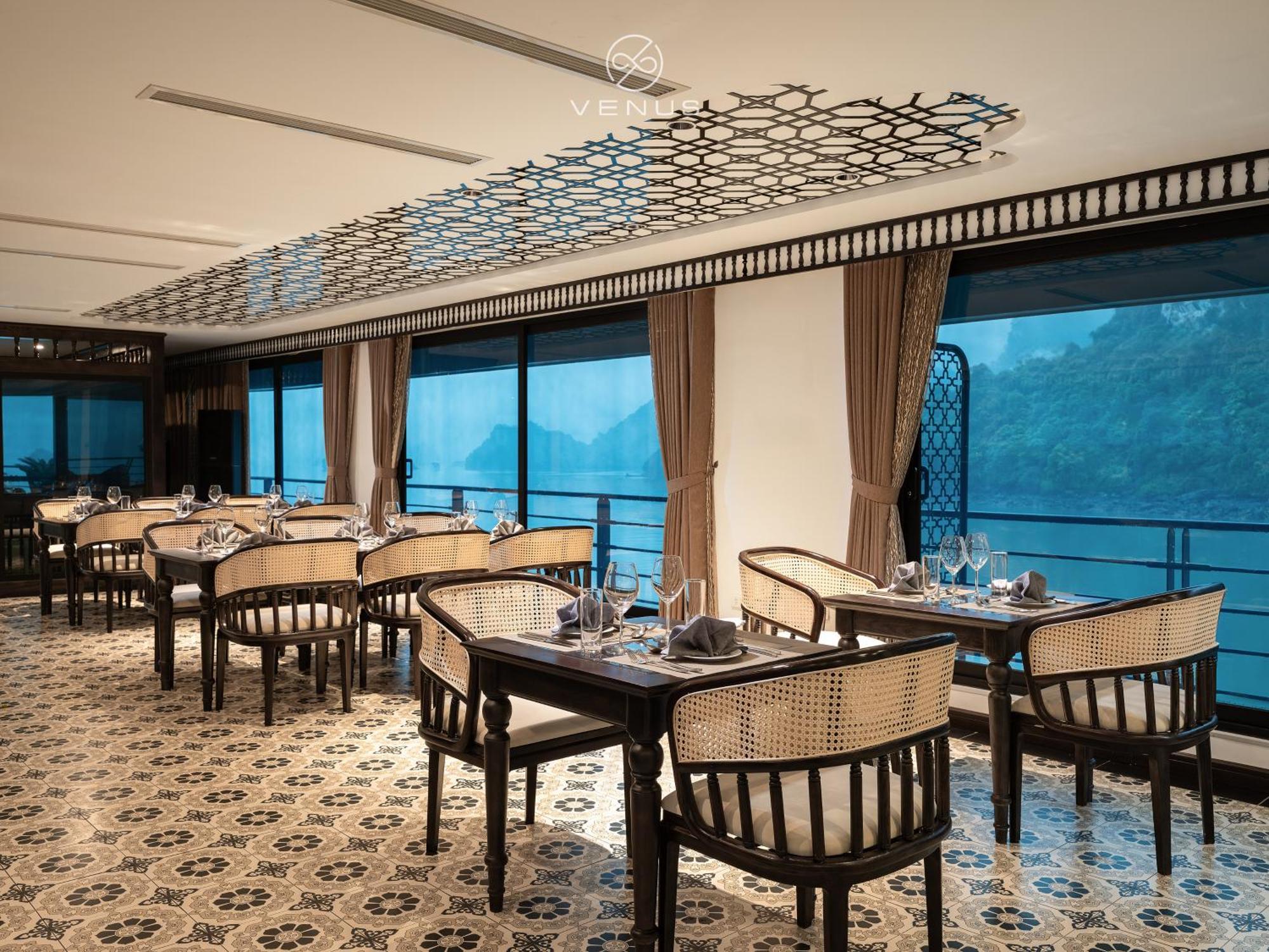 Venus Halong Cruises 5* Халонг