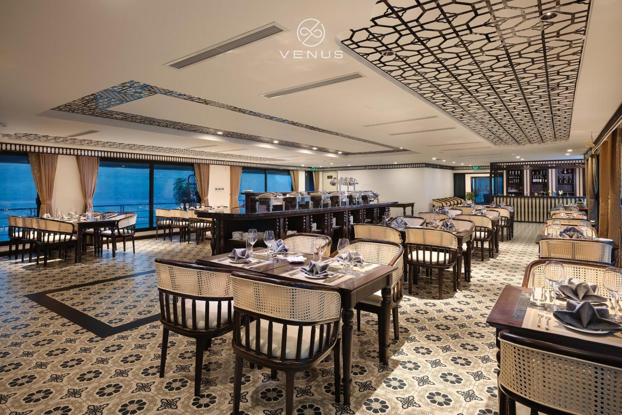 Venus Halong Cruises 5* Халонг